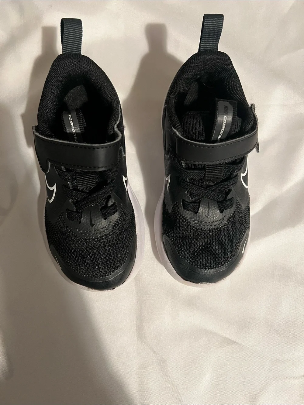 Nike Toddler Cosmic Runner Black and White Lightweight Sneakers Size 8C